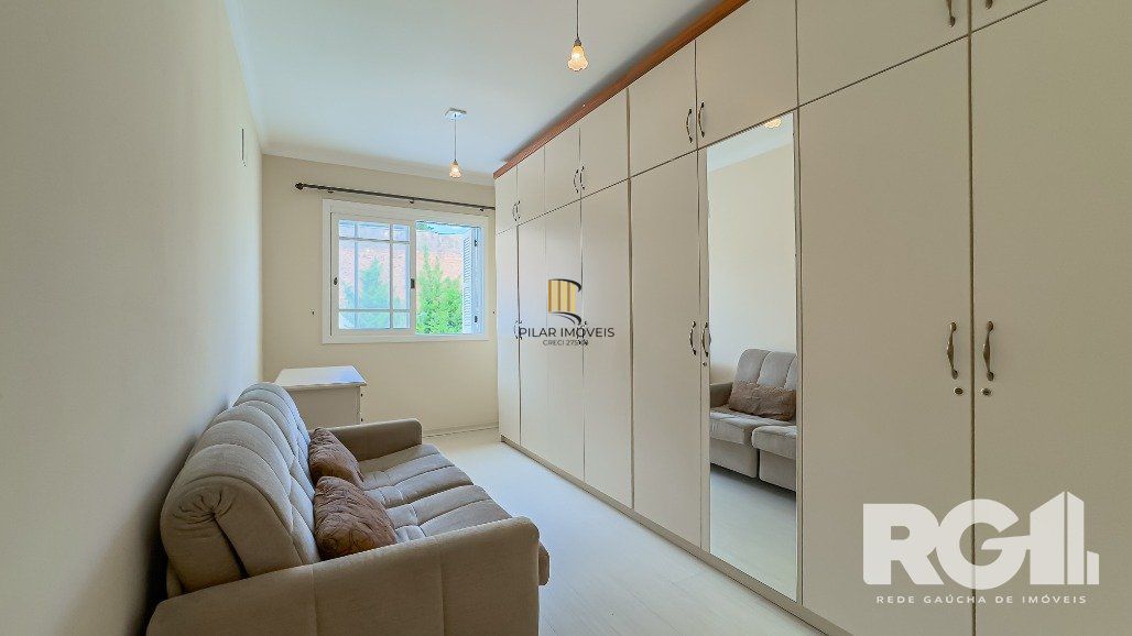 Linda casa de 282 m2 com 4 dormitórios, sendo 3 suítes e a suíte master no Chácara das Pedras.