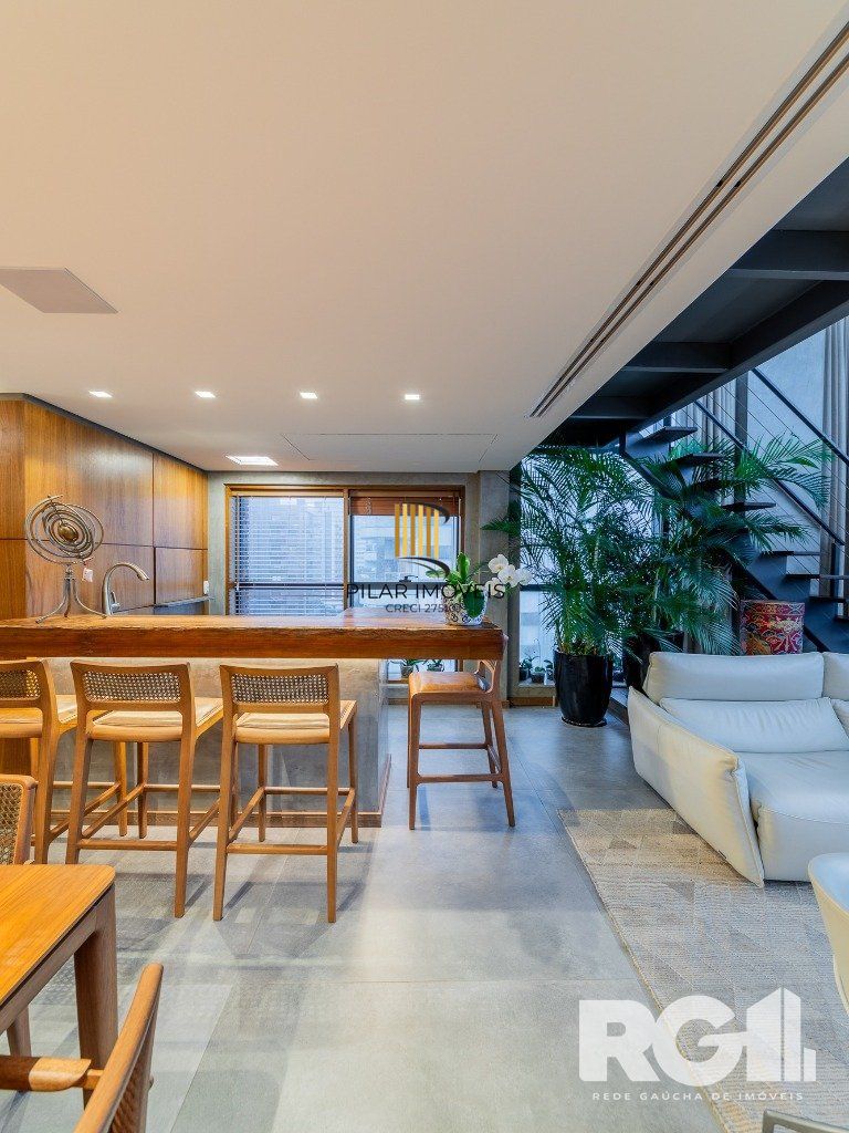 Belíssimo apartamento no Glass Aurélio andar alto,  Living com pé direito duplo,  174m² privativos finamente decorado no Moinhos de Vento