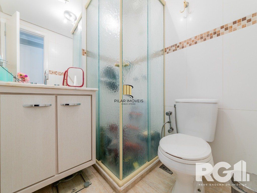 EXCLUSIVIDADE  Belíssima casa de 4 suítes + gabinete no condomínio fechado Terra Mater com vista exuberante para o bosque, próximo da portaria e infraestrutura.