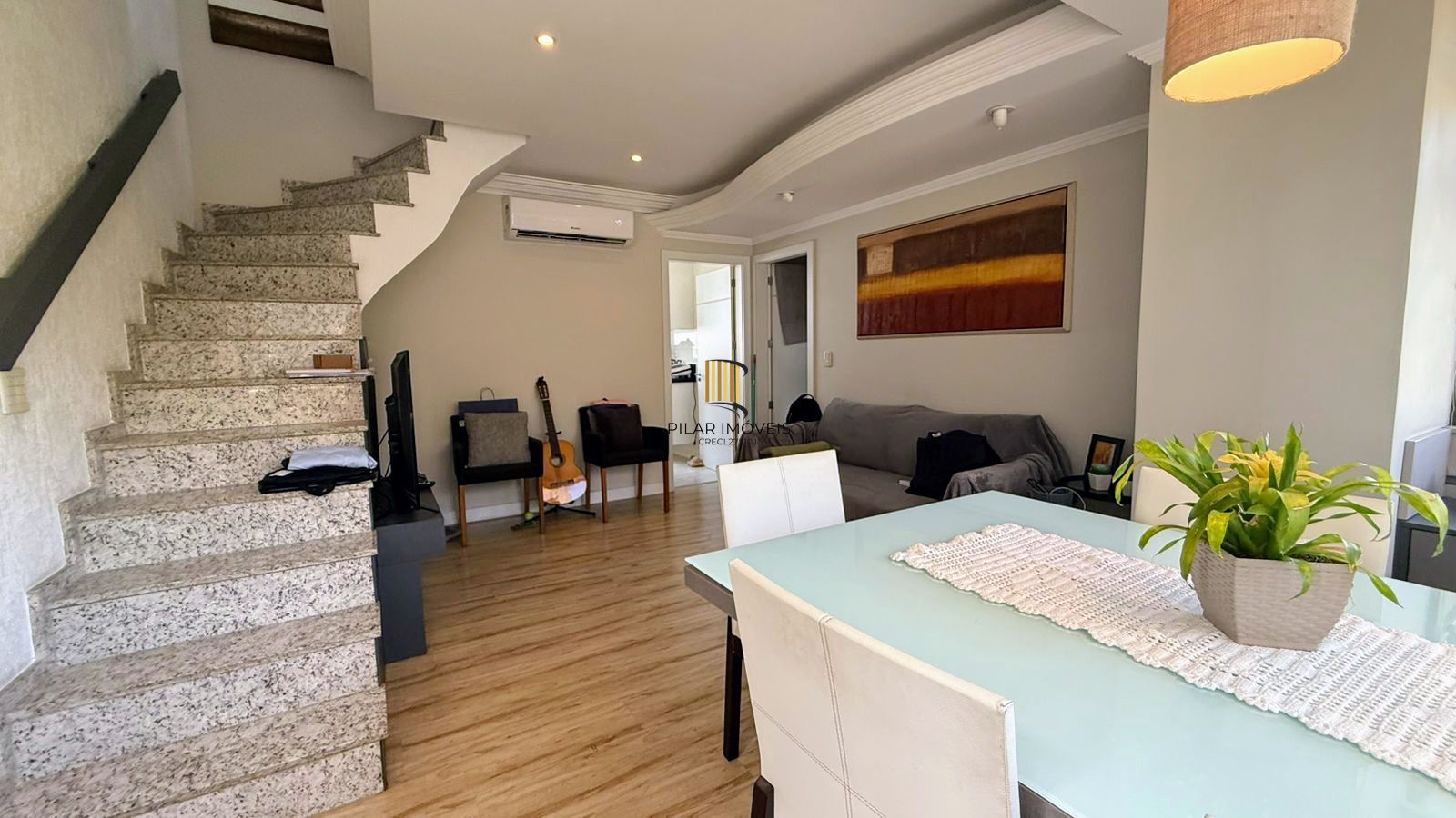 COBERTURA À VENDA c/ 168m2, 3 dormitórios, 1 suíte, 2 vagas de garagem, Passo da Areia, Porto Alegre !!