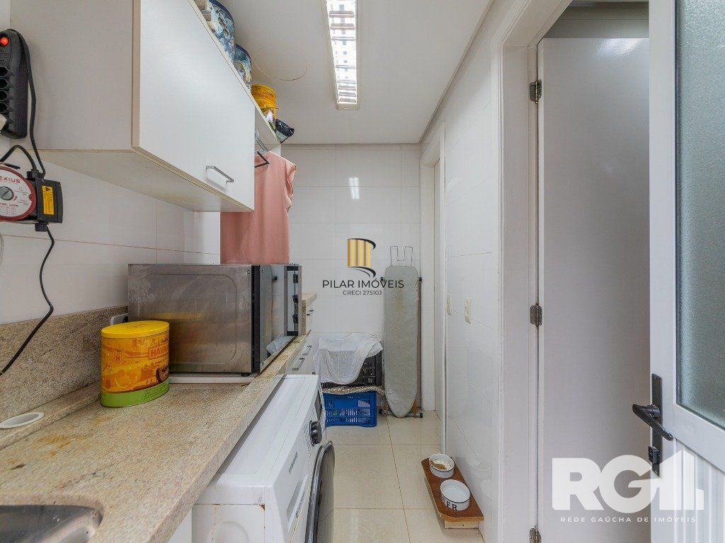 EXCLUSIVIDADE  Belíssima casa de 4 suítes + gabinete no condomínio fechado Terra Mater com vista exuberante para o bosque, próximo da portaria e infraestrutura.