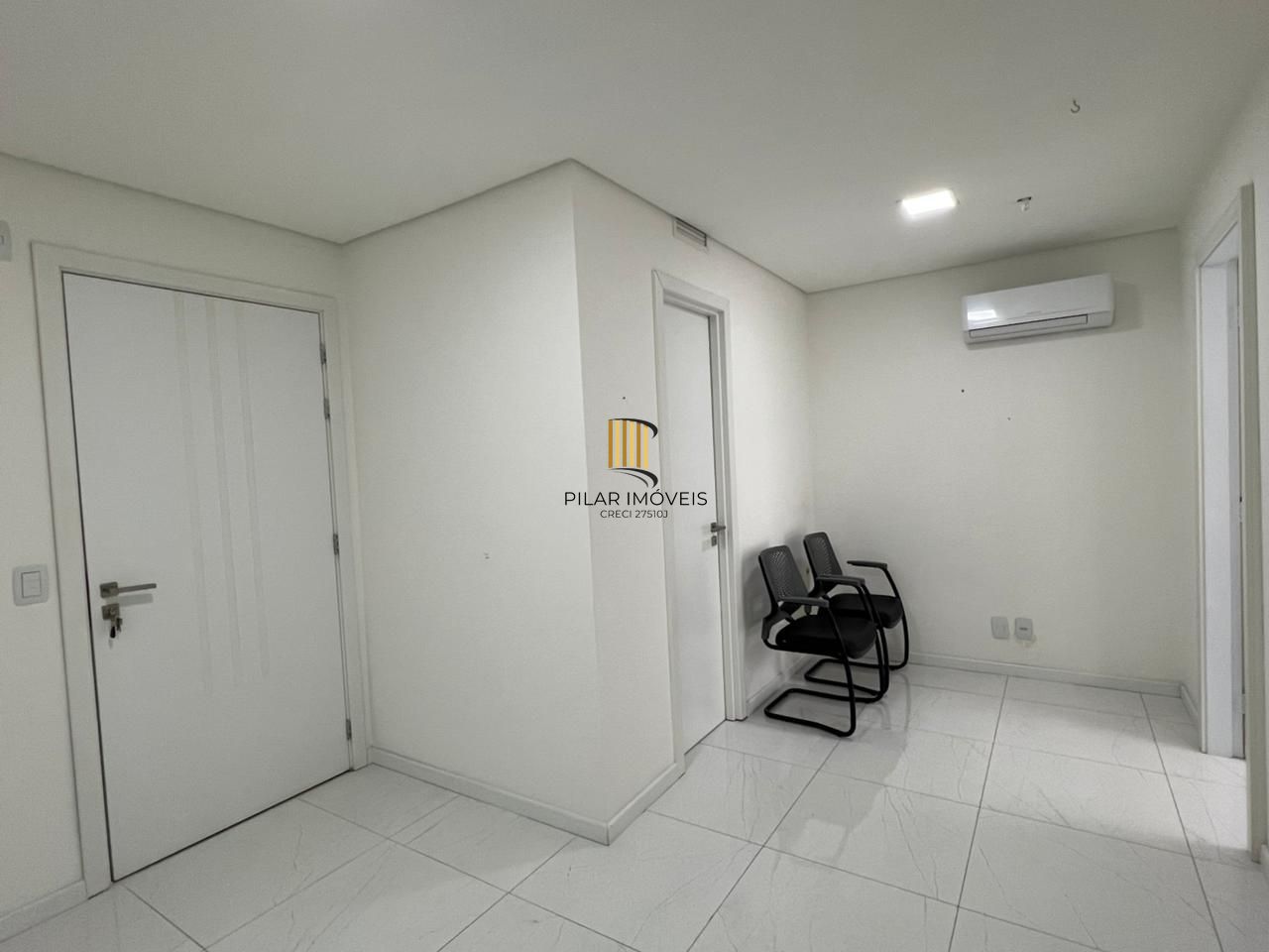 Sala comercial com 44 m2 a venda no Trend Nova Carlos Gomes.