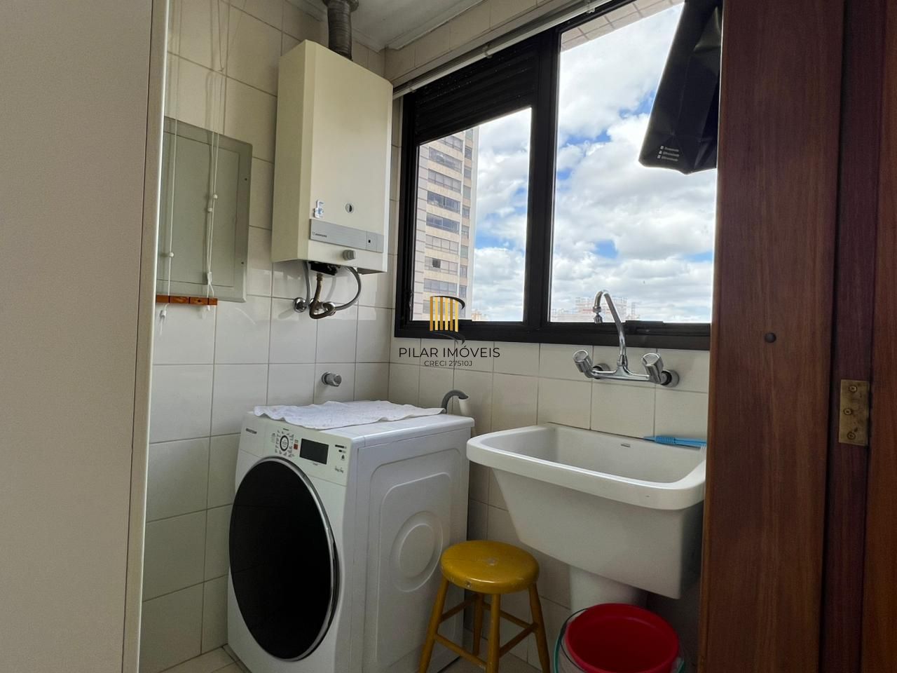 Apartamento a venda de 105 m2 2 dormitórios sendo 1 suíte e 2 vagas individuais no bairro Petrópolis.