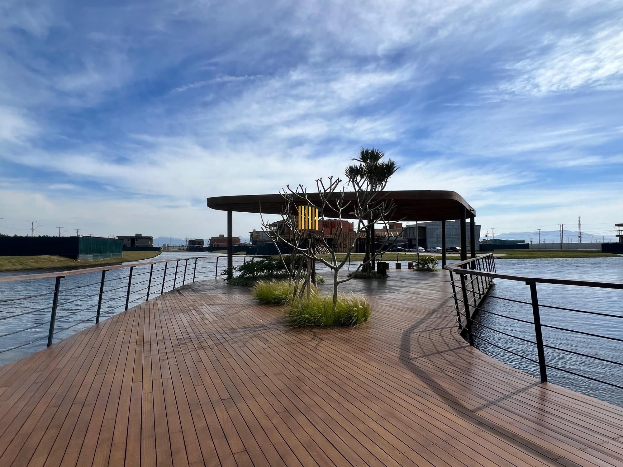 Lote molhado a venda no condomínio Zen Resort Concept.