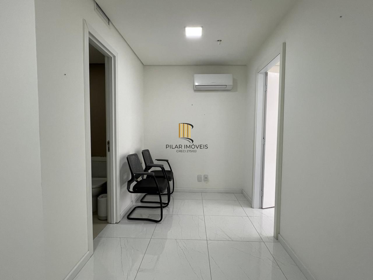 Sala comercial com 44 m2 a venda no Trend Nova Carlos Gomes.