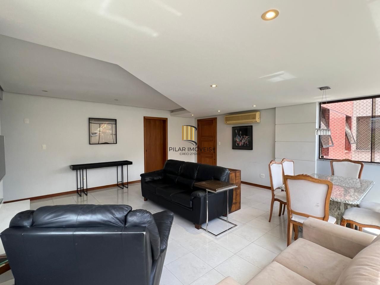 Apartamento a venda de 105 m2 2 dormitórios sendo 1 suíte e 2 vagas individuais no bairro Petrópolis.