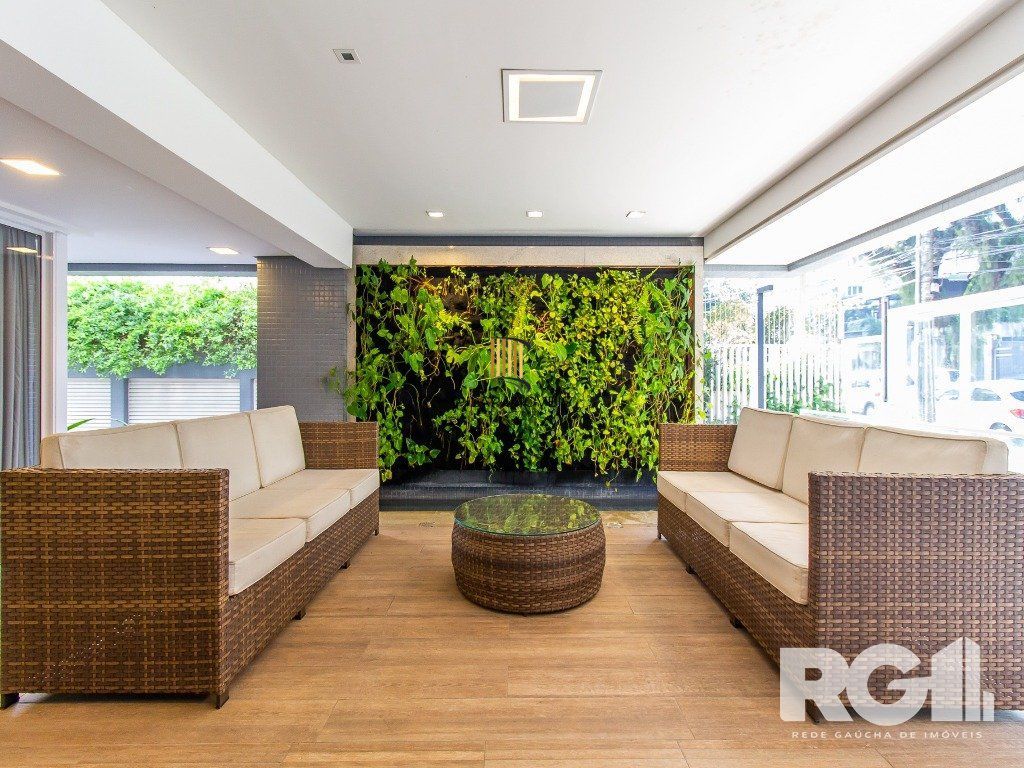 Belíssimo apartamento todo decorado por arquiteto. Apartamento com 170 m2, 3 suítes, sendo 1 suíte máster no bairro Petrópolis.
