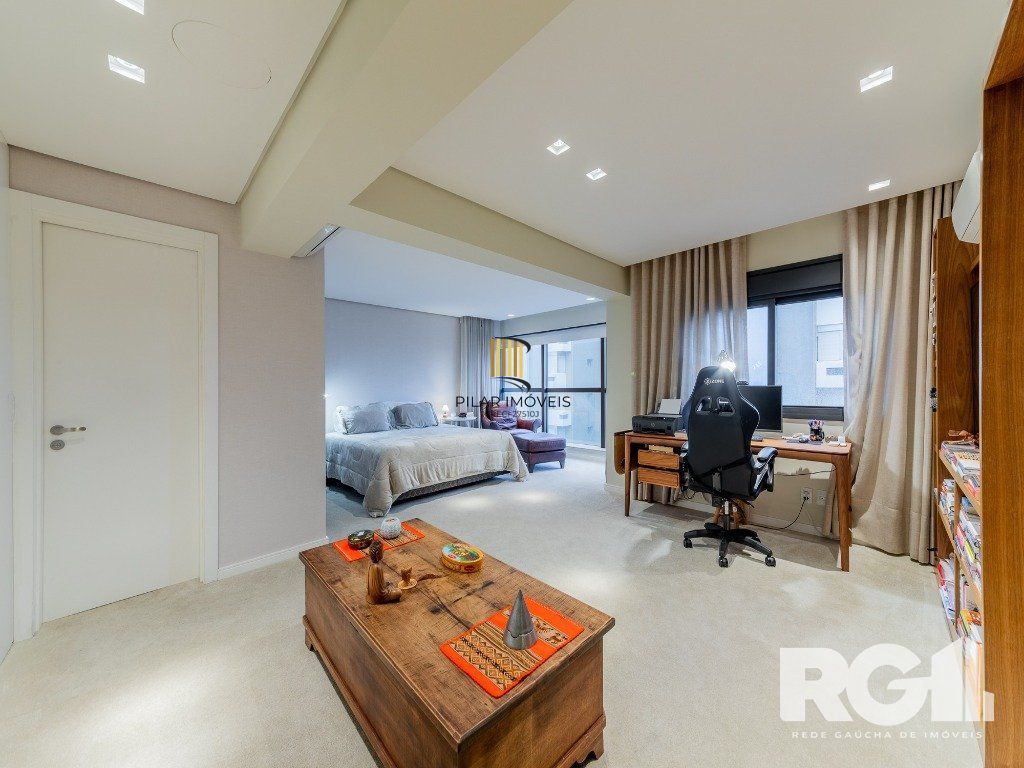 Belíssimo apartamento no Glass Aurélio andar alto,  Living com pé direito duplo,  174m² privativos finamente decorado no Moinhos de Vento