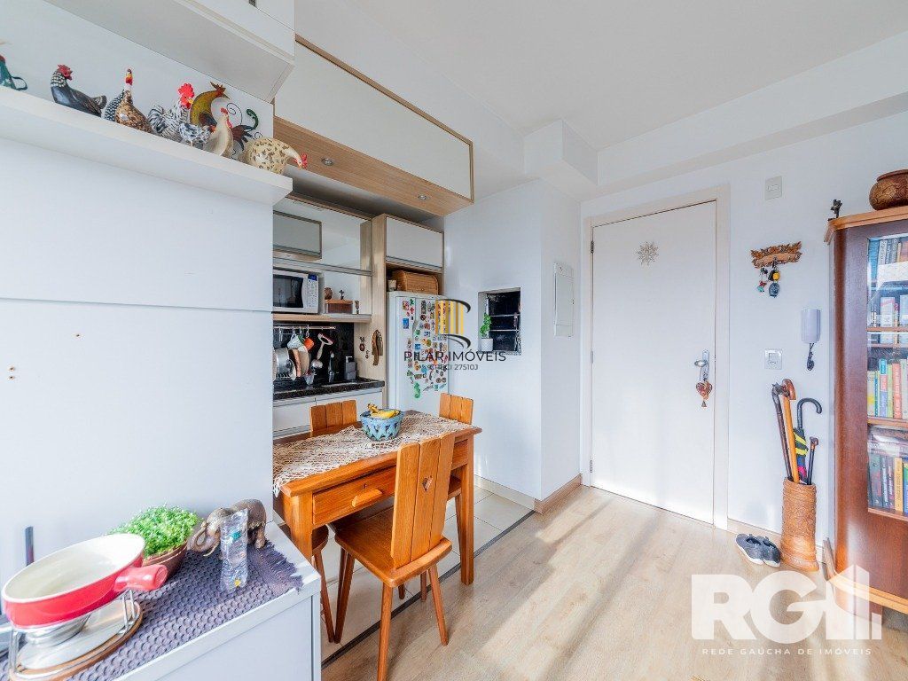 Apartamento de 65 m2 com 3 dormitórios sendo 1 suíte e 1 vaga no bairro Azenha.