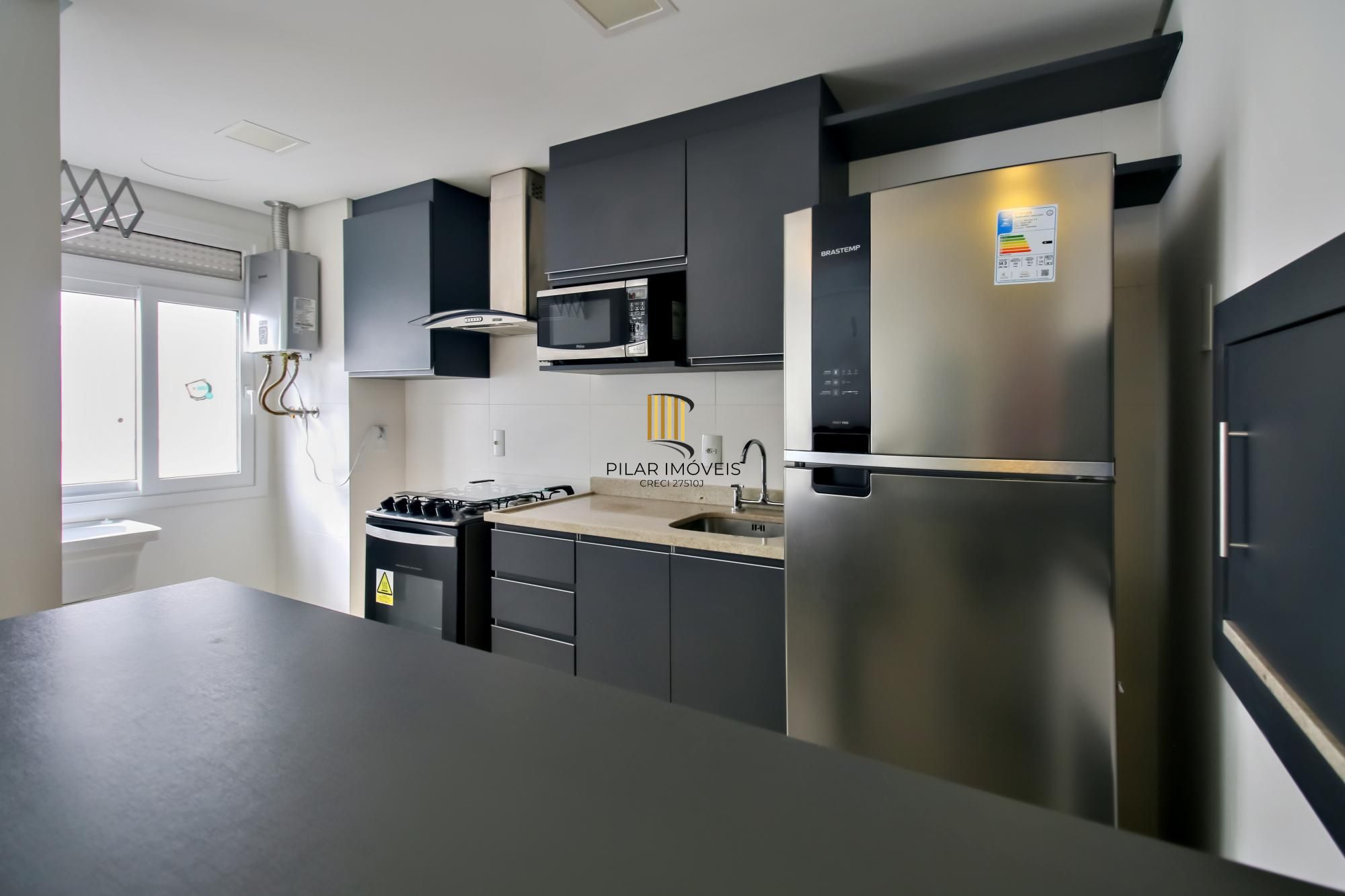 Apartamento decorado de 1 dormitório com vaga no bairro Petrópolis.