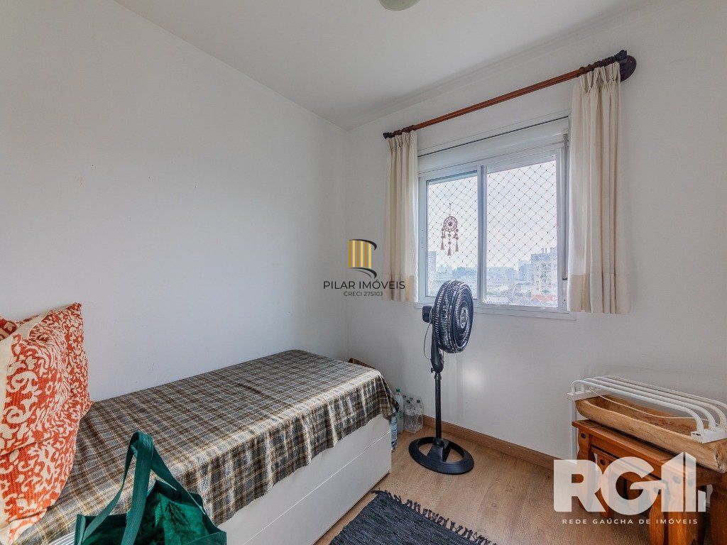 Apartamento de 65 m2 com 3 dormitórios sendo 1 suíte e 1 vaga no bairro Azenha.