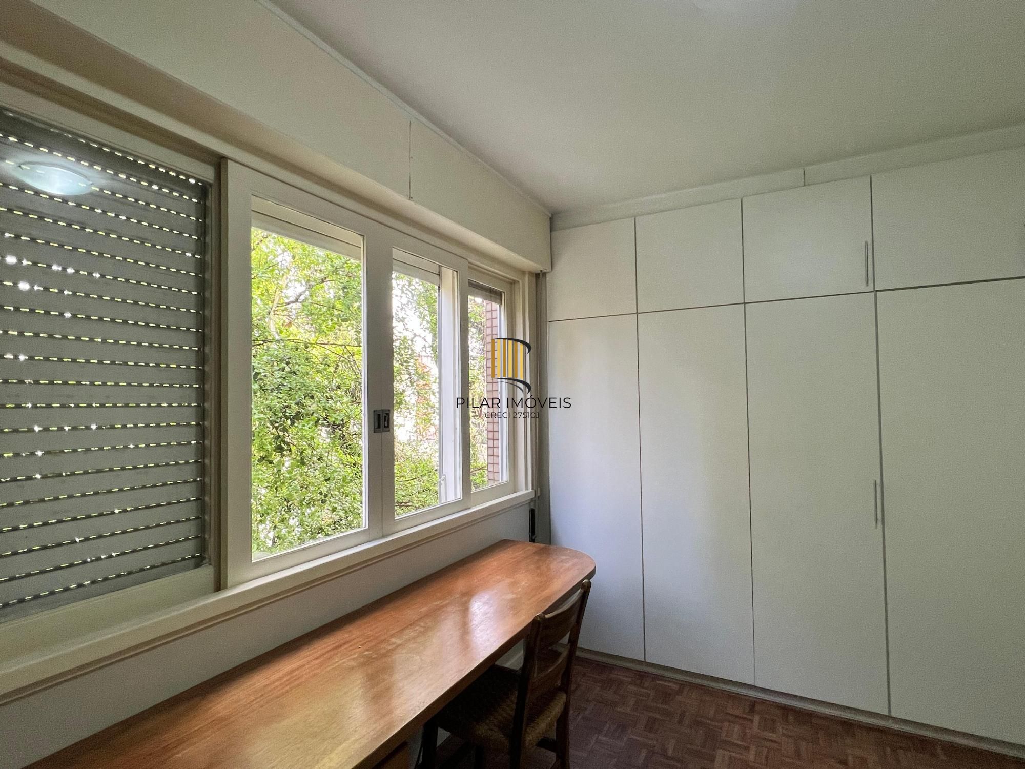 Charmoso apartamento no bairro Rio Branco, 102 m2, 3 dormitórios sendo 1 suíte, 2 vagas cobertas.