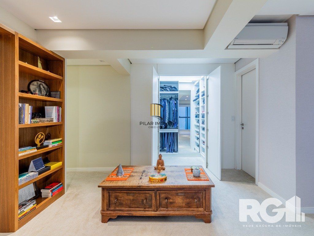 Belíssimo apartamento no Glass Aurélio andar alto,  Living com pé direito duplo,  174m² privativos finamente decorado no Moinhos de Vento