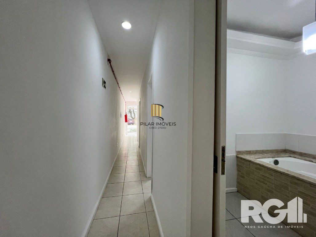 Loja térrea em condomínio de 45 m2 com vaga para alugar no bairro Floresta.
