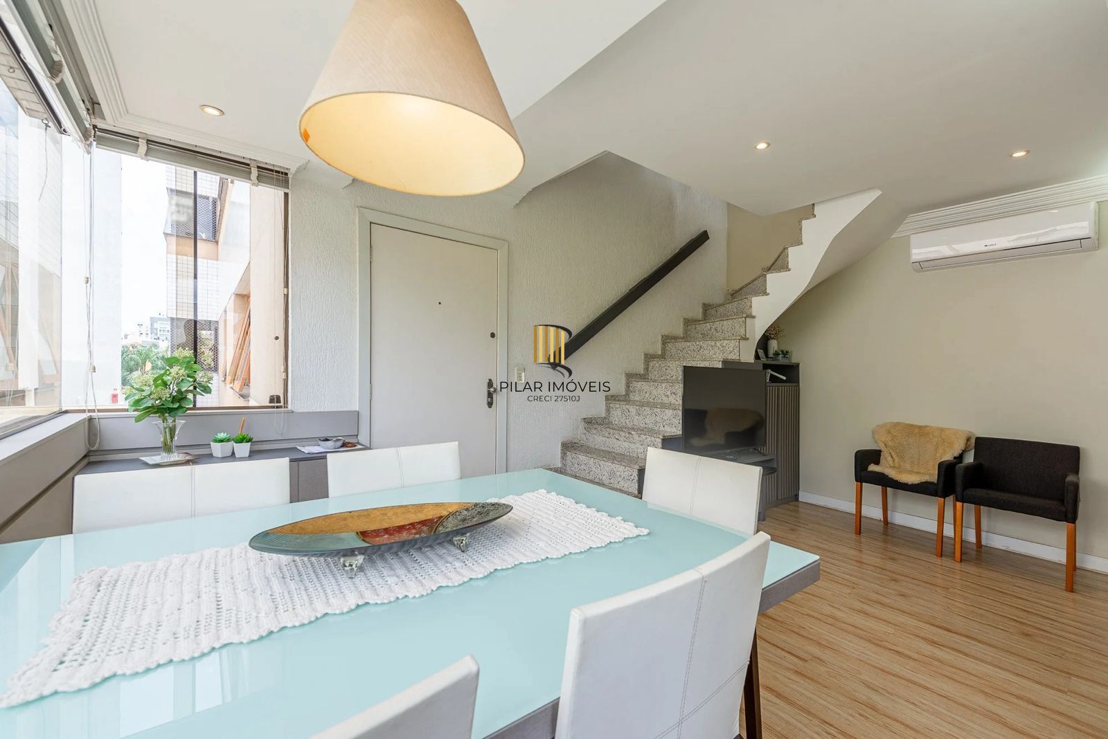 COBERTURA À VENDA c/ 168m2, 3 dormitórios, 1 suíte, 2 vagas de garagem, Passo da Areia, Porto Alegre !!