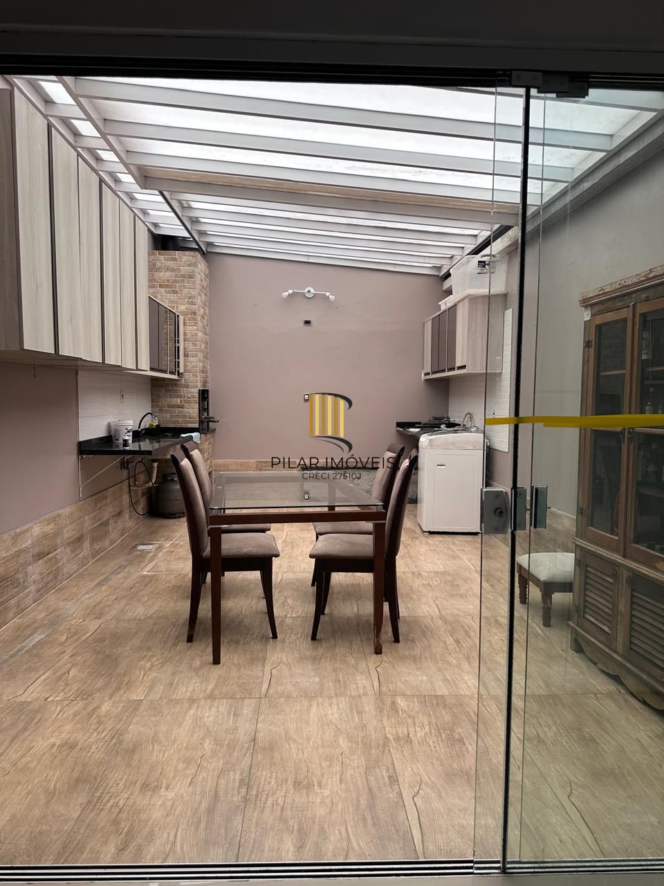 Sobrado localizado no bairro Mato Grande, c/2 dormitórios, living, cozinha e um aconchegante espaço gourmet c/ churrasqueira para reunir familia e amigos.