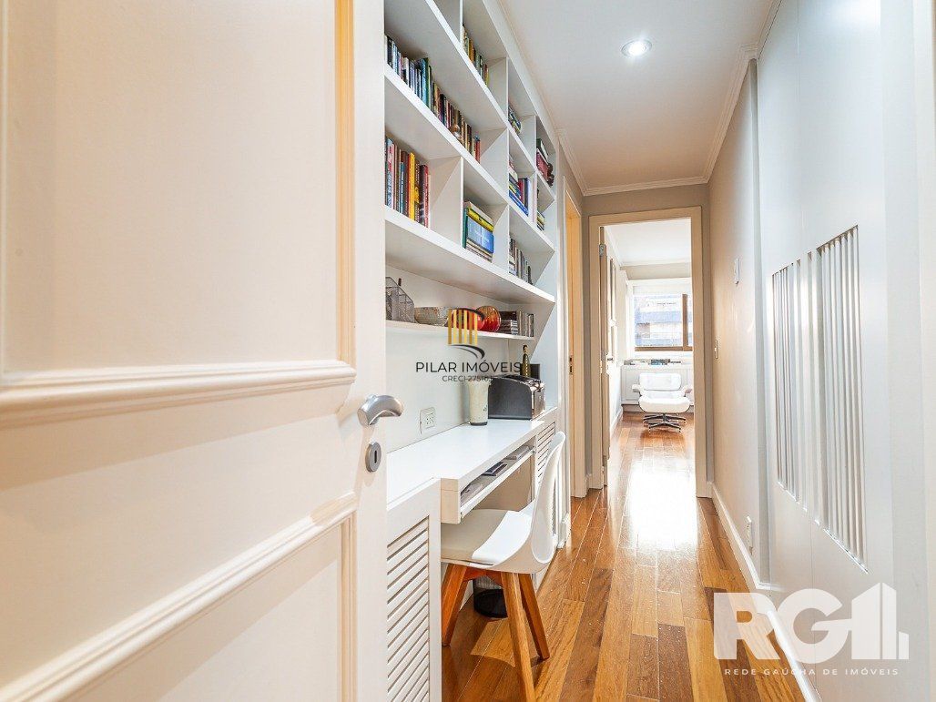 Apartamento semimobiliado, 167 m², 3 suítes e 3 vagas de garagem no bairro Bela Vista.