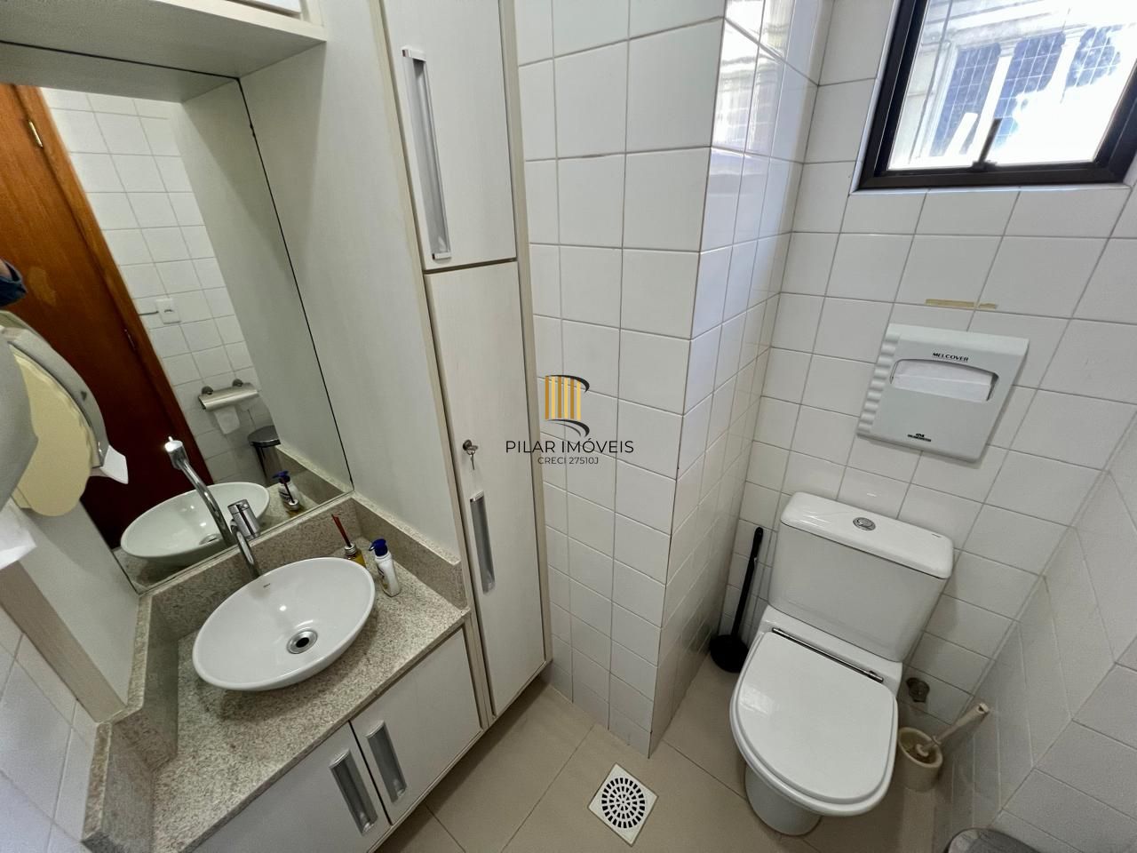 Clínica Odontológica mobiliada e equipada, 38 m2 com 2 vagas individuais na Av. Vinte e Quatro de Outubro