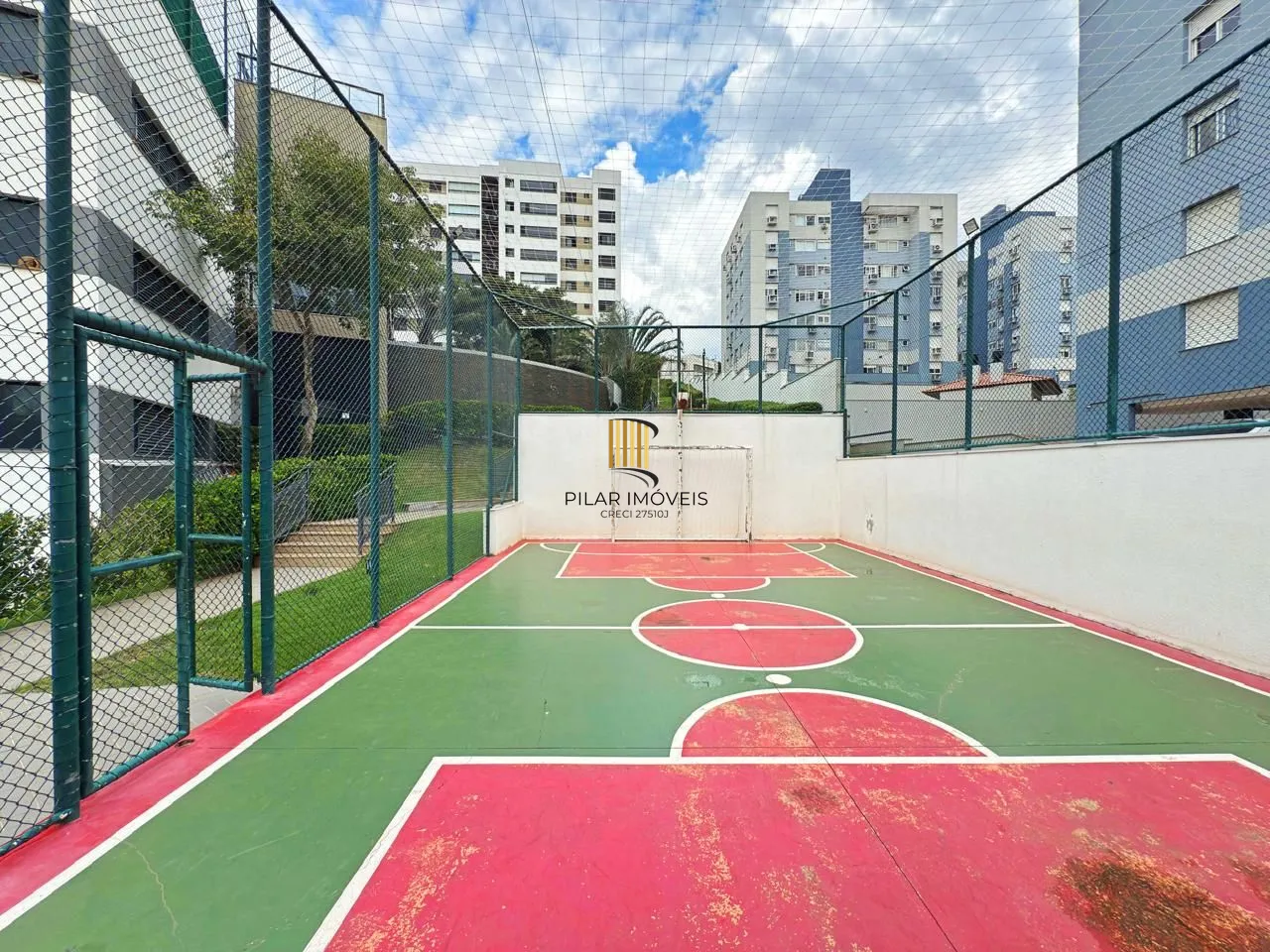 Apartamento de 3 suítes com 3 vagas, 136 m2 próximo ao Shopping Iguatemi.