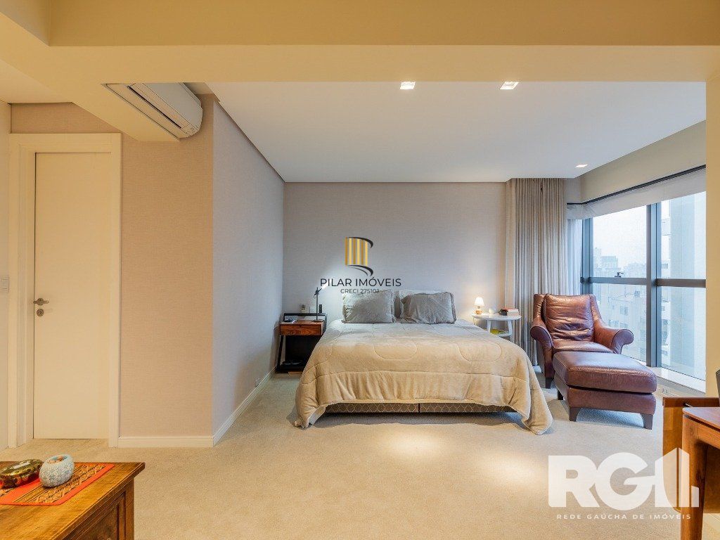 Belíssimo apartamento no Glass Aurélio andar alto,  Living com pé direito duplo,  174m² privativos finamente decorado no Moinhos de Vento