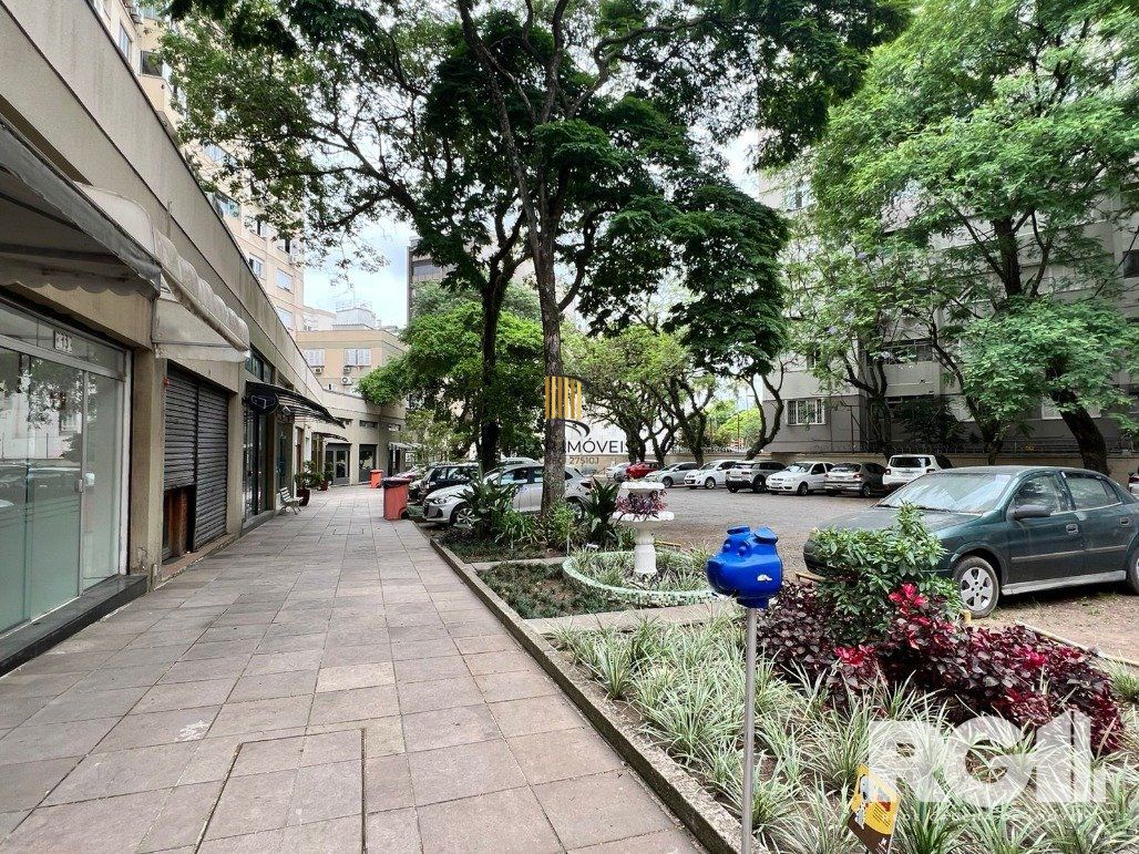 Loja térrea em condomínio de 45 m2 com vaga para alugar no bairro Floresta.