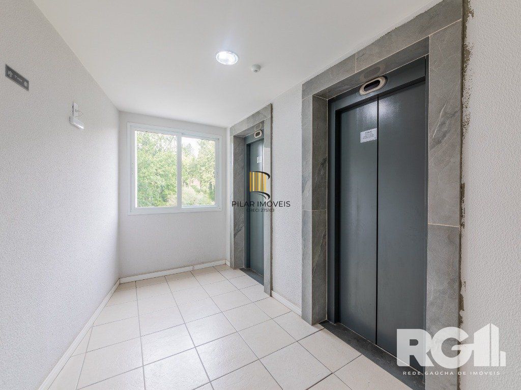 Apartamento de 65 m2 com 3 dormitórios sendo 1 suíte e 1 vaga no bairro Azenha.
