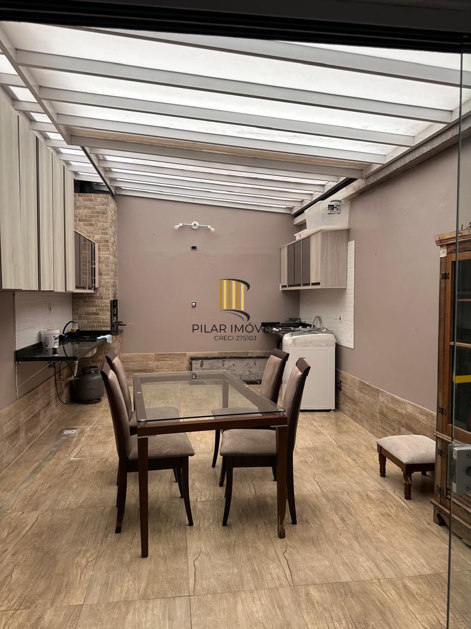 Sobrado localizado no bairro Mato Grande, c/2 dormitórios, living, cozinha e um aconchegante espaço gourmet c/ churrasqueira para reunir familia e amigos.