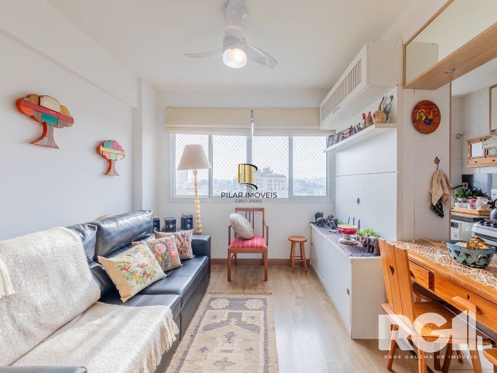 Apartamento de 65 m2 com 3 dormitórios sendo 1 suíte e 1 vaga no bairro Azenha.
