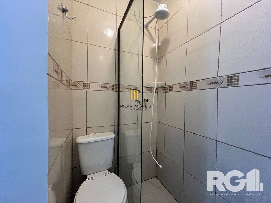 Loja térrea em condomínio de 45 m2 com vaga para alugar no bairro Floresta.