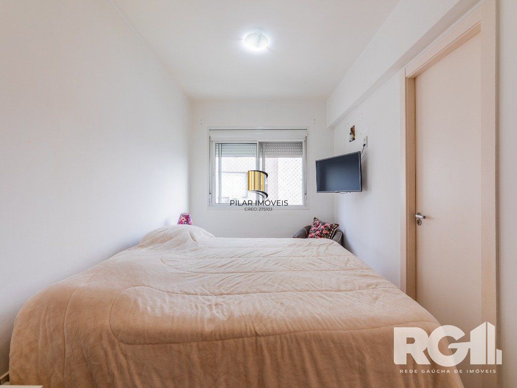 Apartamento de 65 m2 com 3 dormitórios sendo 1 suíte e 1 vaga no bairro Azenha.