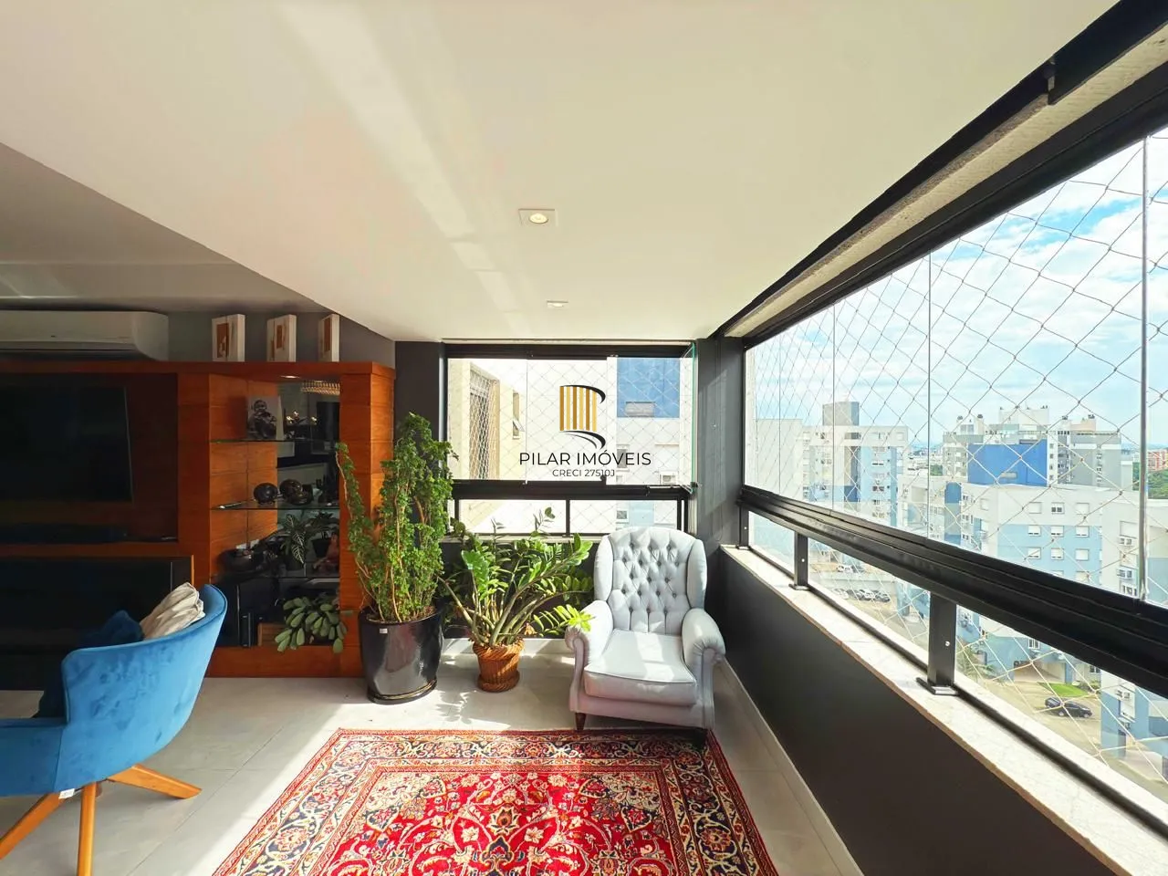 Apartamento de 3 suítes com 3 vagas, 136 m2 próximo ao Shopping Iguatemi.