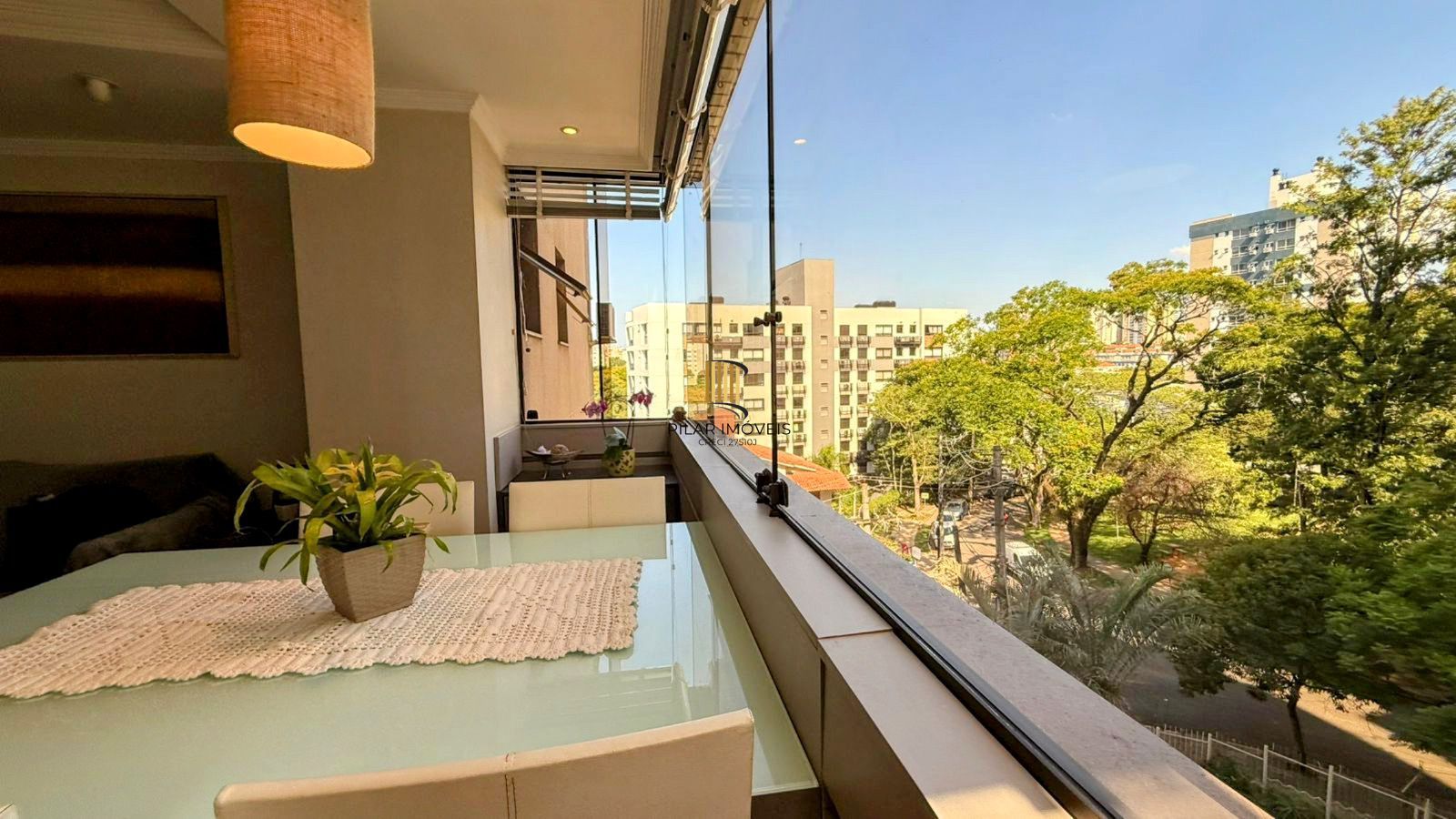 COBERTURA À VENDA c/ 168m2, 3 dormitórios, 1 suíte, 2 vagas de garagem, Passo da Areia, Porto Alegre !! - Pilar Imóveis