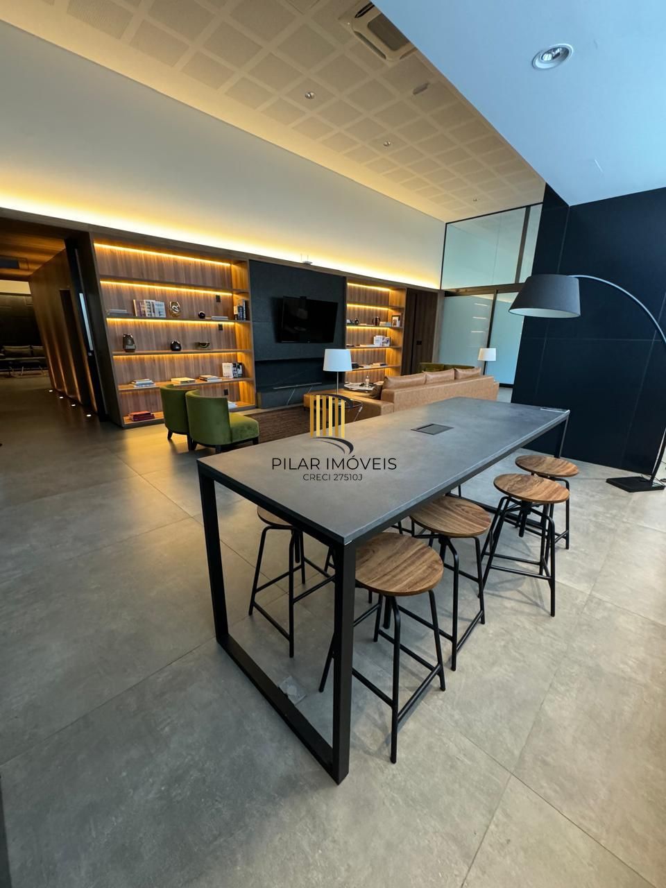 Apartamento de 42 m2 para alugar com 1 suíte, lavabo, churrasqueira e vaga no bairro Boa Vista em Porto Alegre.