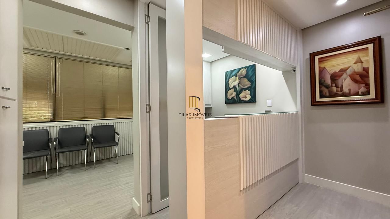 Espetacular Clínica de Cirurgia Médica toda montada à venda na Av. Carlos Gomes em Porto Alegre