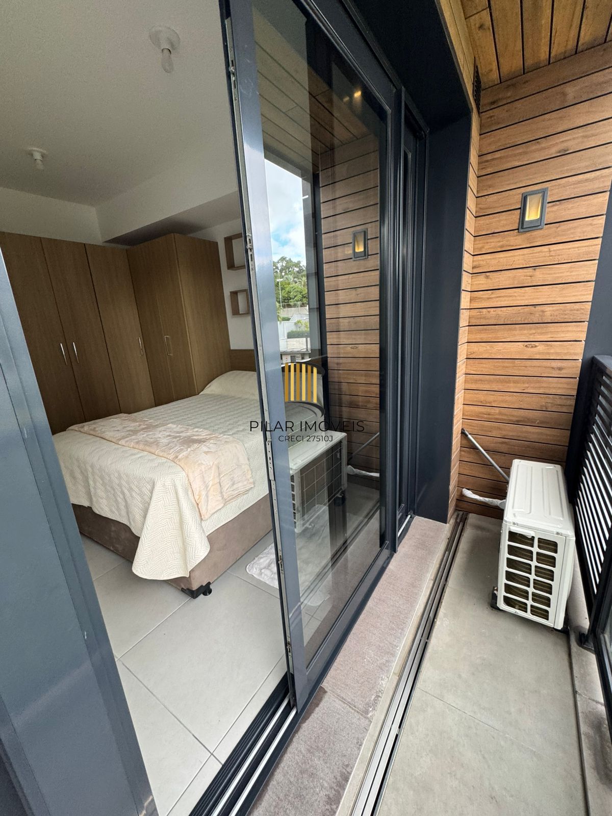 Apartamento de 42 m2 para alugar com 1 suíte, lavabo, churrasqueira e vaga no bairro Boa Vista em Porto Alegre.