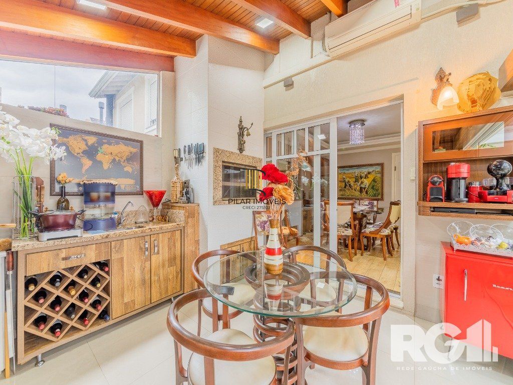 EXCLUSIVIDADE  Belíssima casa de 4 suítes + gabinete no condomínio fechado Terra Mater com vista exuberante para o bosque, próximo da portaria e infraestrutura.