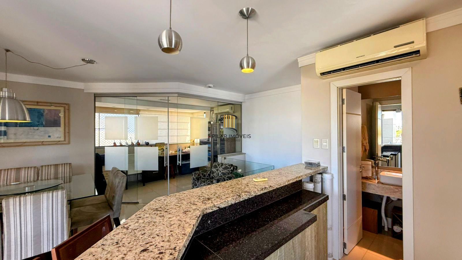 COBERTURA À VENDA c/ 168m2, 3 dormitórios, 1 suíte, 2 vagas de garagem, Passo da Areia, Porto Alegre !!