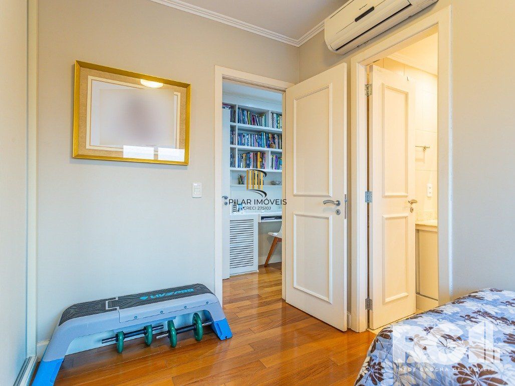 Apartamento semimobiliado, 167 m², 3 suítes e 3 vagas de garagem no bairro Bela Vista.