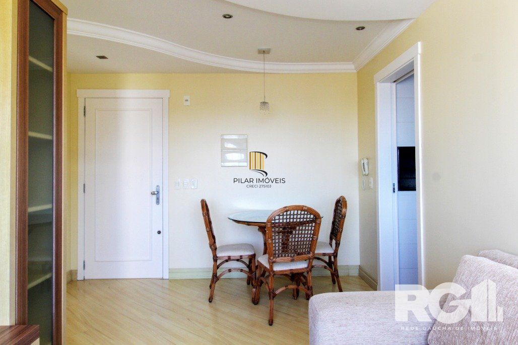 Apartamento de 1 dormitório com suíte americana, 1 vaga de garagem coberta Mobiliado e decorado.