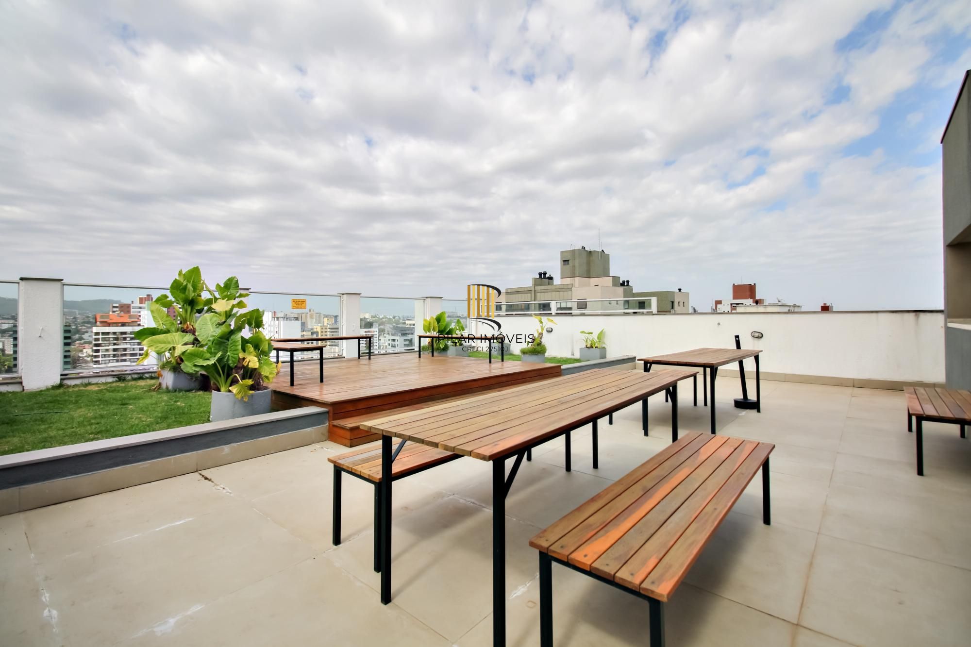 Apartamento decorado de 1 dormitório com vaga no bairro Petrópolis.