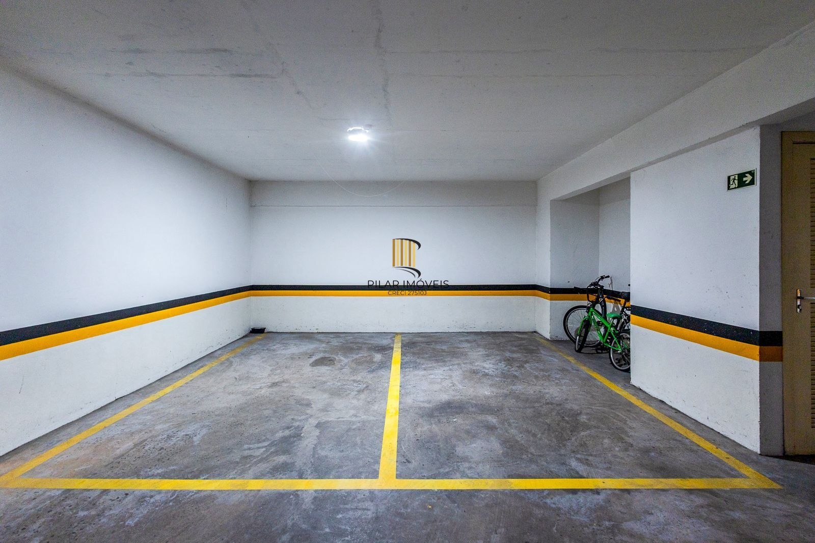 Andar alto, sol e vista definida são ponto forte deste belíssimo apartamento à venda de 3 dorm e 2 vagas indiv. cobertas no Rio Branco
