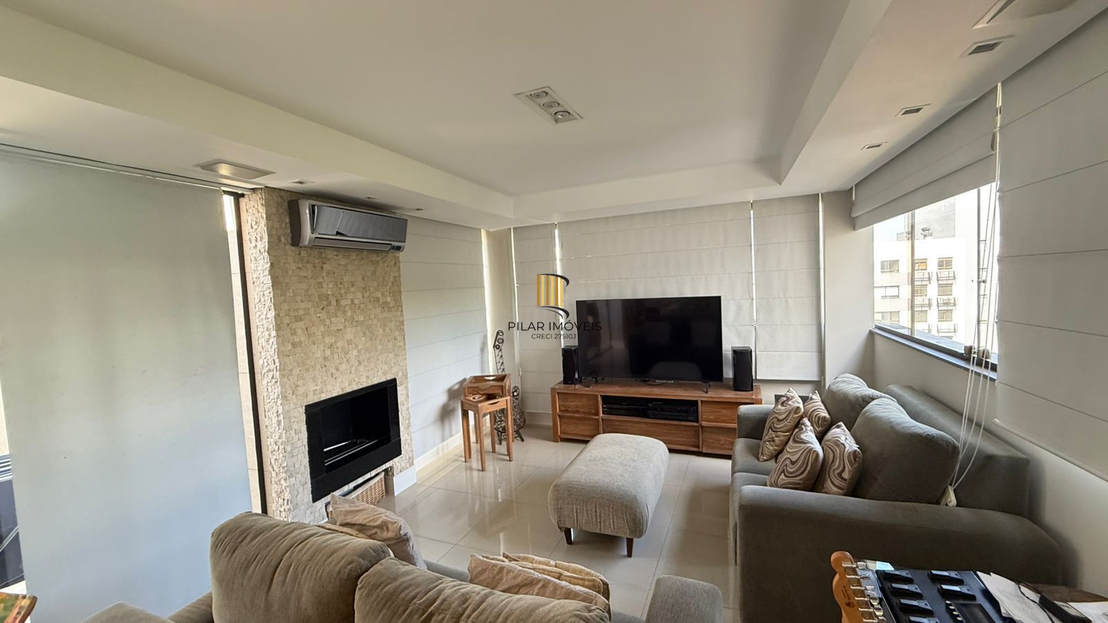 COBERTURA À VENDA c/ 168m2, 3 dormitórios, 1 suíte, 2 vagas de garagem, Passo da Areia, Porto Alegre !!