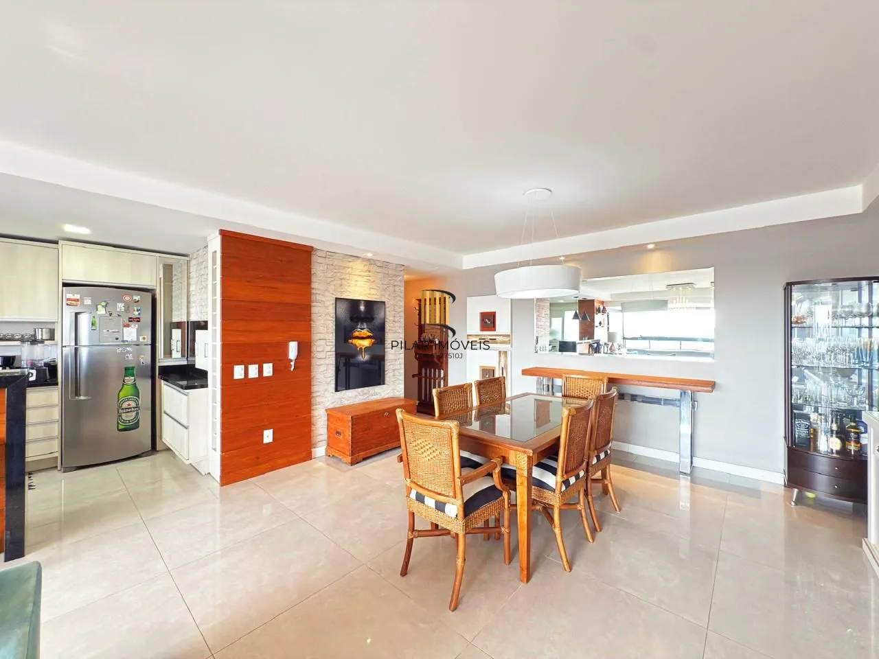 Apartamento de 3 suítes com 3 vagas, 136 m2 próximo ao Shopping Iguatemi.