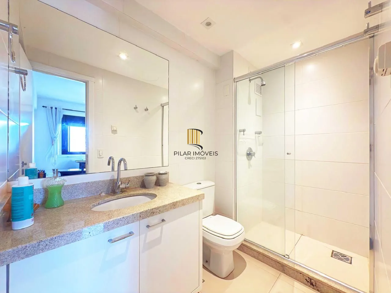 Apartamento de 3 suítes com 3 vagas, 136 m2 próximo ao Shopping Iguatemi.