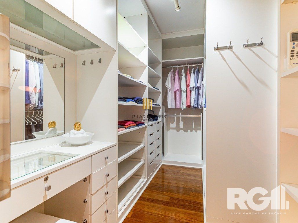 Apartamento semimobiliado, 167 m², 3 suítes e 3 vagas de garagem no bairro Bela Vista.