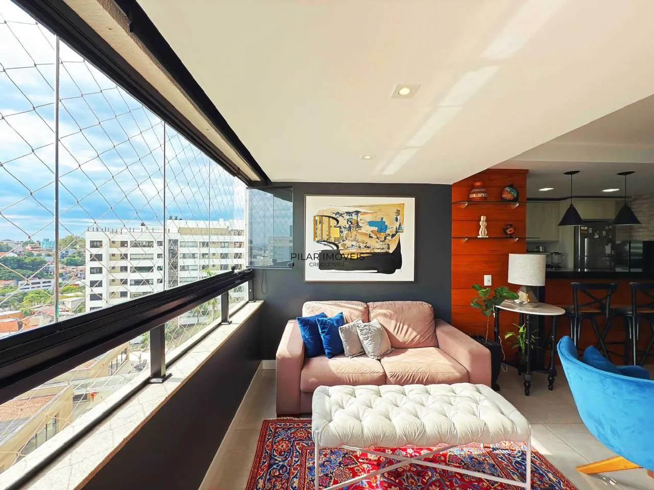 Apartamento de 3 suítes com 3 vagas, 136 m2 próximo ao Shopping Iguatemi.