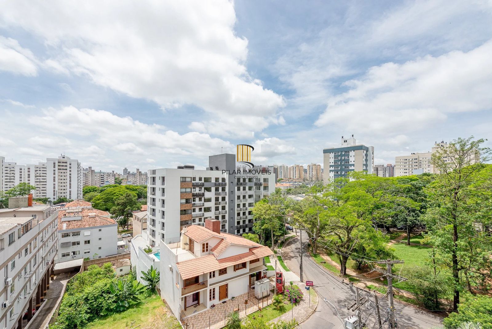 COBERTURA À VENDA c/ 168m2, 3 dormitórios, 1 suíte, 2 vagas de garagem, Passo da Areia, Porto Alegre !!