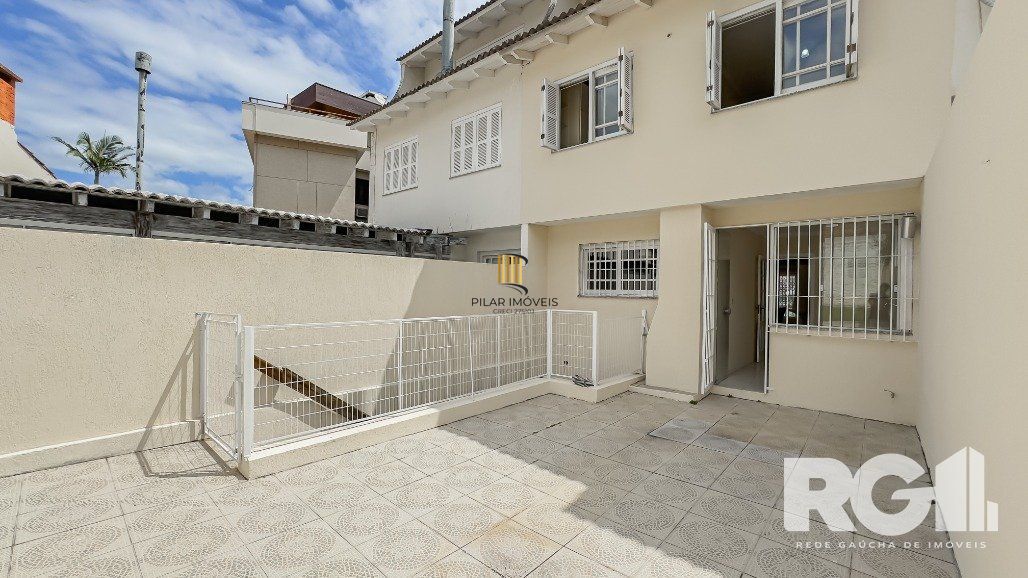 Linda casa de 282 m2 com 4 dormitórios, sendo 3 suítes e a suíte master no Chácara das Pedras.
