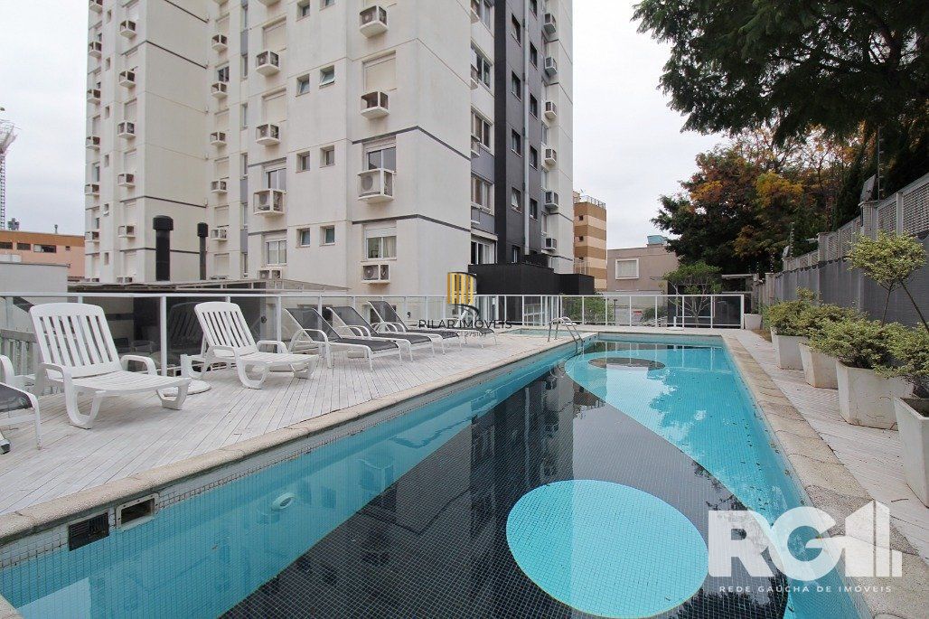 Apartamento de 1 dormitório com suíte americana, 1 vaga de garagem coberta Mobiliado e decorado.