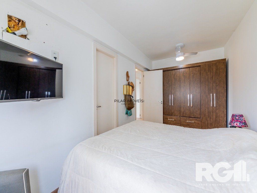 Apartamento de 65 m2 com 3 dormitórios sendo 1 suíte e 1 vaga no bairro Azenha.